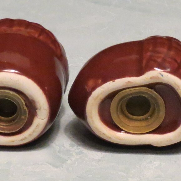 Acorn Salt and Pepper Shakers 2" - Picture 3 of 4